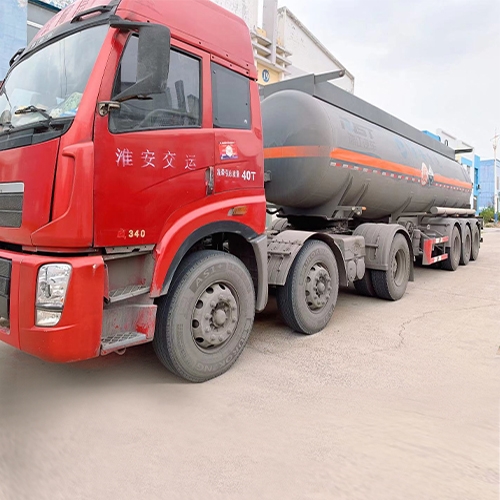 Liquid alkali-tank truck